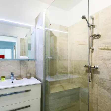Apartment - Proche Et Jardin Bioves - Fv