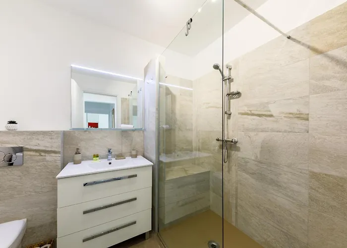 Menton City - Proche Plage Et Jardin Bioves - Fv *